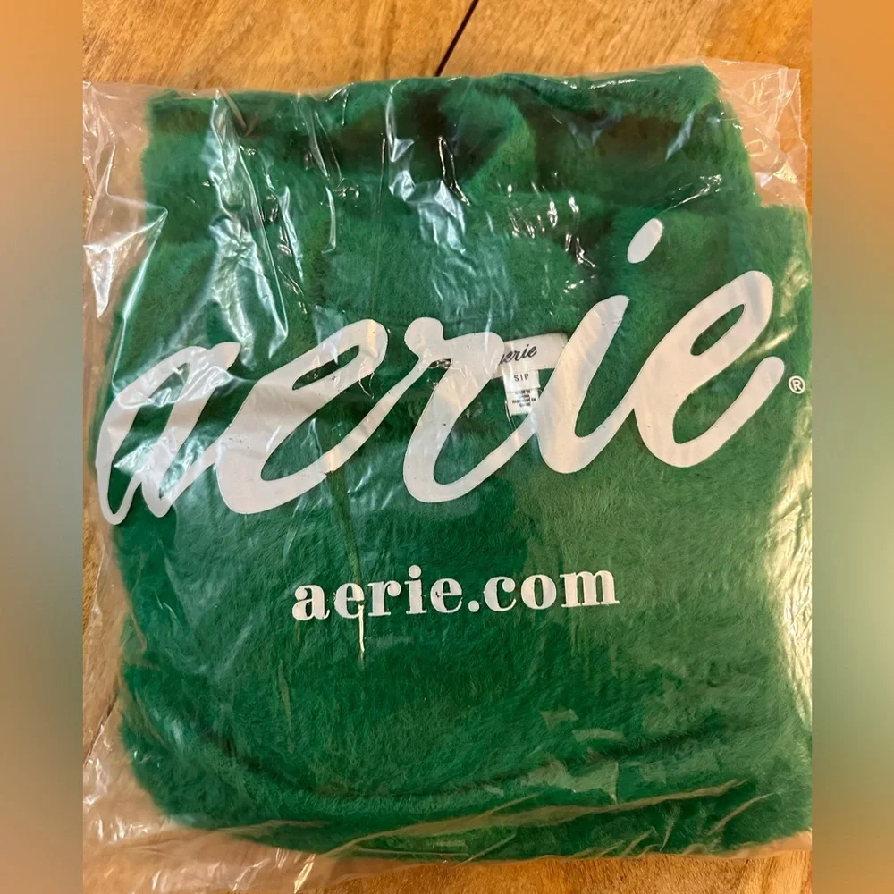 NWT- Aerie Flurry Oversized Crew Sweater- Kelly‎ green- small